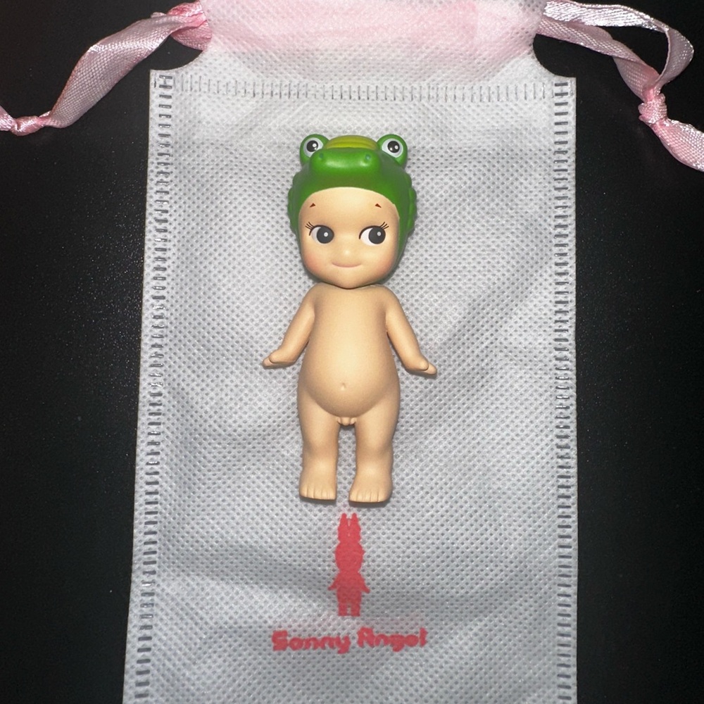 100% authentic Sonny Angel (crocodile). Brand new with original box